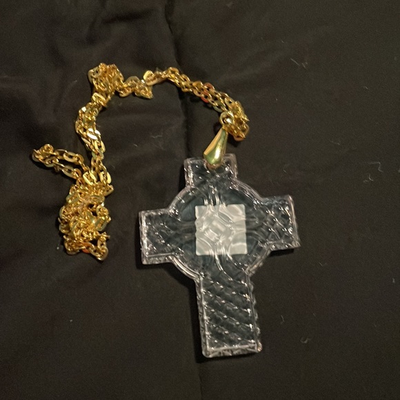 Crystal cross necklace - Picture 4 of 5